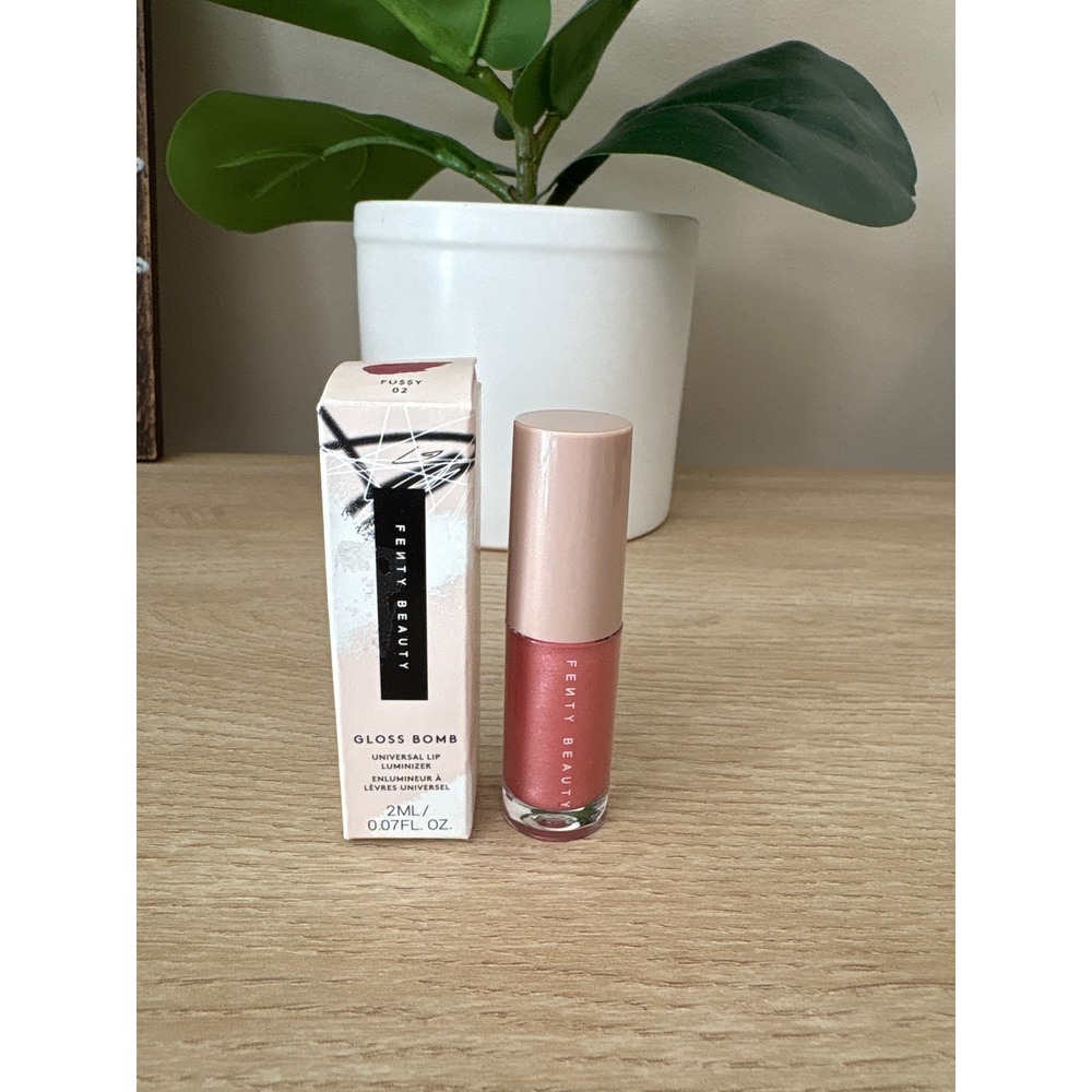 Fenty Beauty Gloss Bomb Universal Lip Luminizer Fussy 02 Mini 2ml 0.07oz New Box